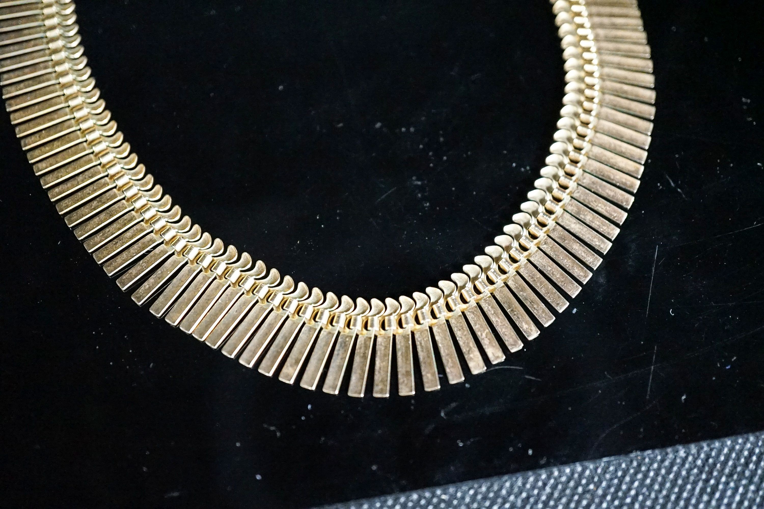 A modern 9ct gold fringe necklace, 40cm, 23.5 grams.